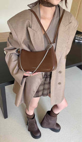 حقيبة كتف نسائية صغيرة بتصميم عصري وعملي لون هافان - KSA